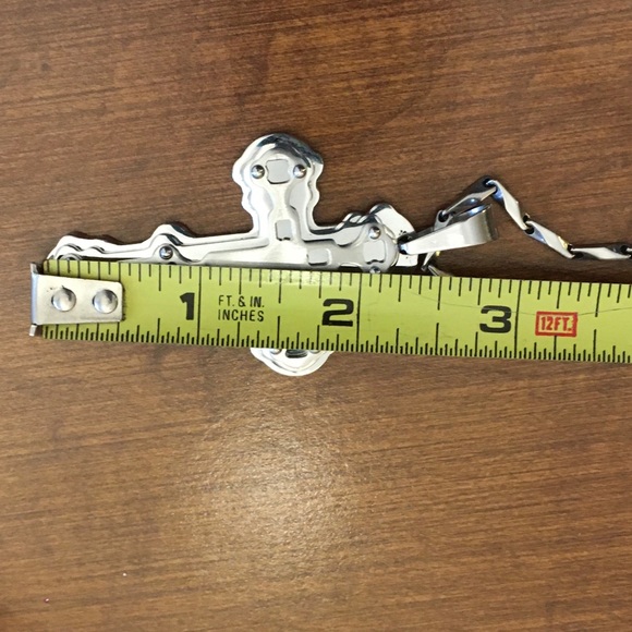 Men’s oversized stainless steel cross pendant with chain - Picture 6 of 9